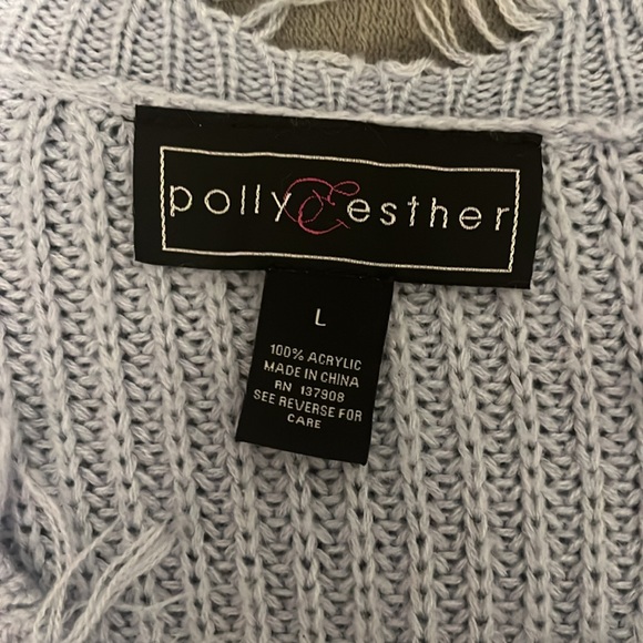 Blue and white sweater. Size Large, I am a small or Xs, great oversized sweater. - Picture 2 of 3